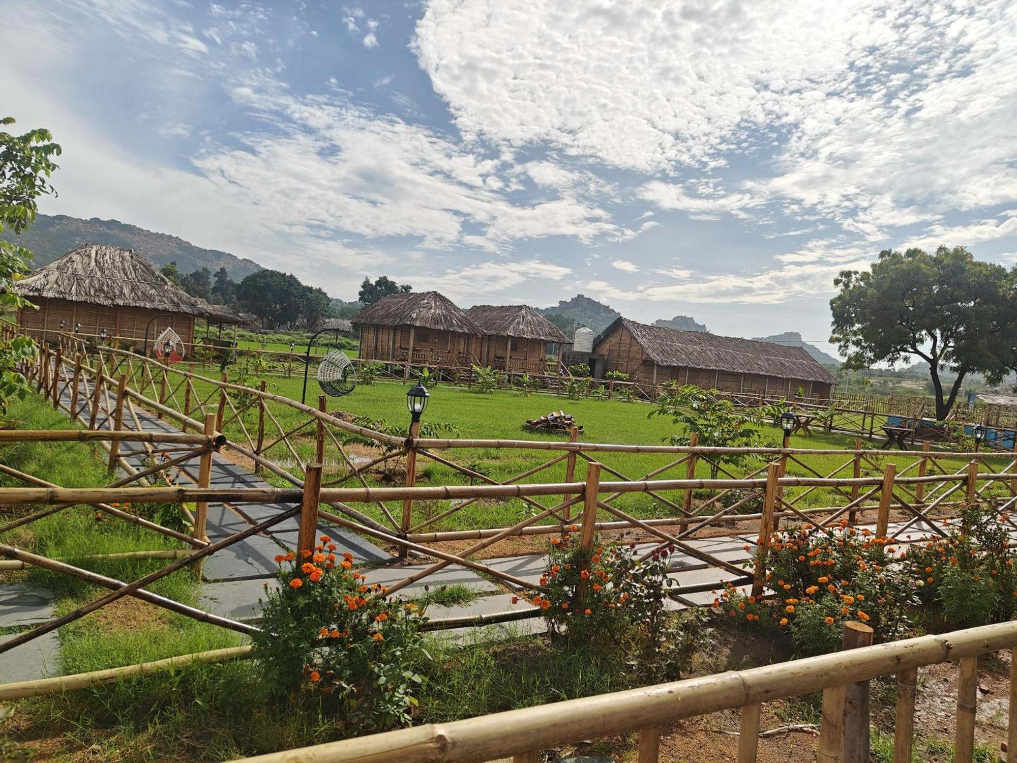 The Sundown Hampi Hotel ภายนอก รูปภาพ